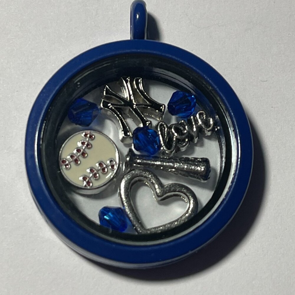 New York Yankees MLB Memory Charm Locket w/ 22 IN chain NEW